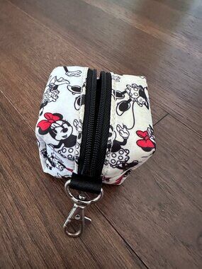 Disney x Petunia Picklebottom Minnie Mouse Pacifer Holder